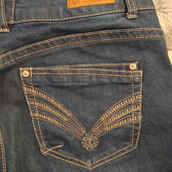 Democracy Bermuda length shorts - Picture 3 of 6